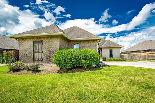 176 Lake Howard Ave, Thibodaux, LA 70301