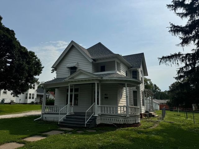 121 N  3rd Ave, Villisca, IA 50864