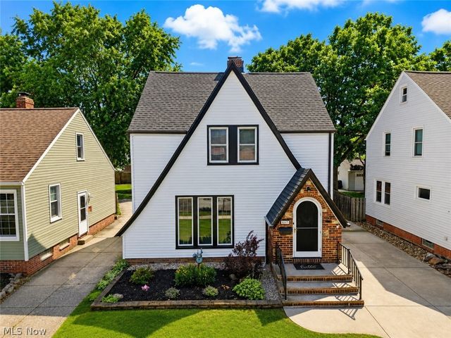 8005 Dresden Ave, Parma, OH 44129