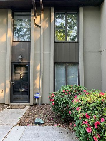 27 Ivy Trl NE, Atlanta, GA 30342