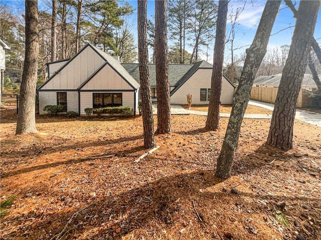 7040 Northgreen Dr, Sandy Springs, GA 30328