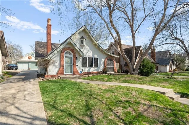 26 E  70th Ter, Kansas City, MO 64113