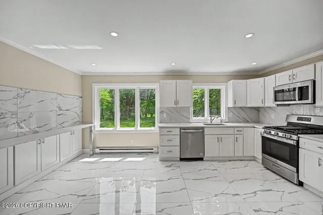 3126 Evergreen Cir, Tobyhanna, PA 18466
