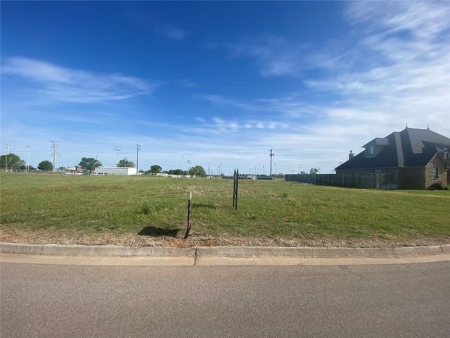 3531 Mickelson Dr #37, Weatherford, OK 73096