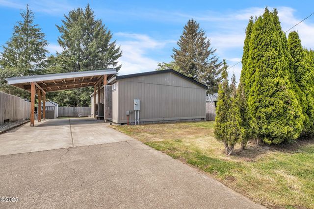 1020 S  Crestline Dr, Waldport, OR 97394