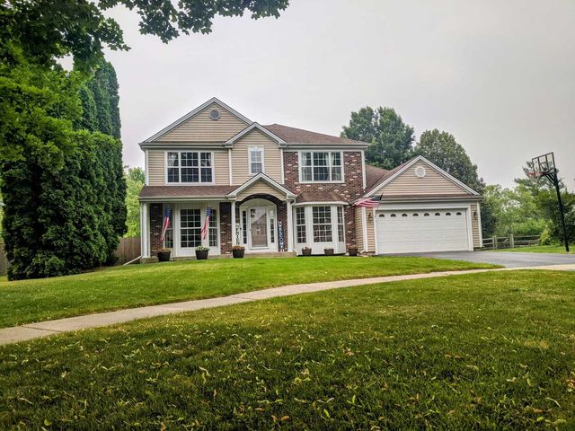 7 Deerpath Ct, Cary, IL 60013
