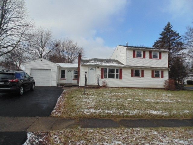 25 Carry Ln, Rochester, NY 14609