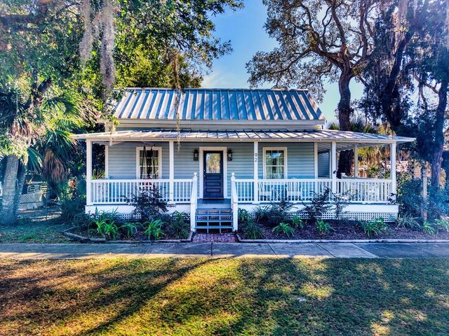 92 Avenue E, Apalachicola, FL 32320