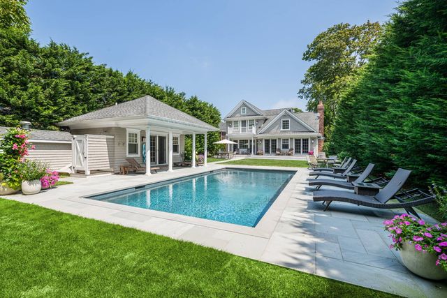 155 Elm St, Southampton, NY 11968