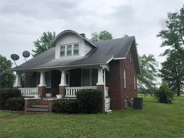405 S  Front St, Okawville, IL 62271