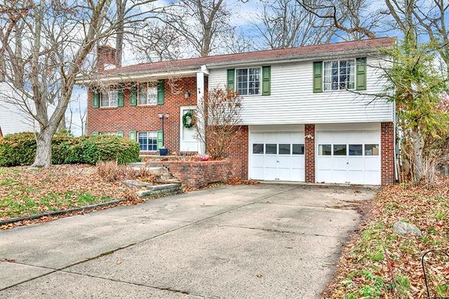 105 Valleyview Dr, Cranberry Township, PA 16066