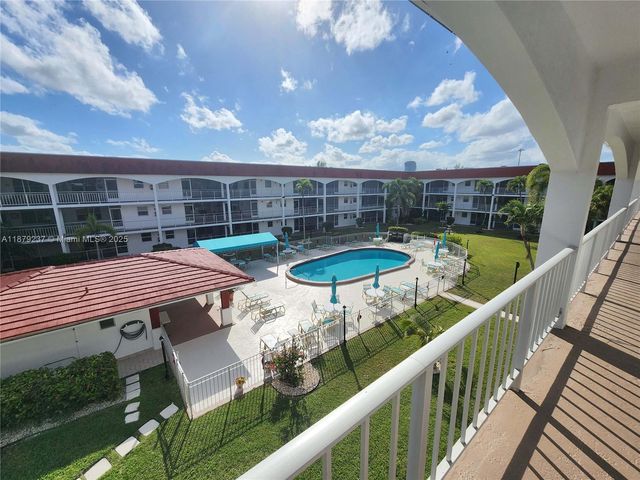 580 Egret Dr #322, Hallandale, FL 33009