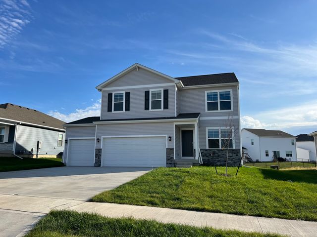 1090 Bel Aire Ct, Waukee, IA 50263