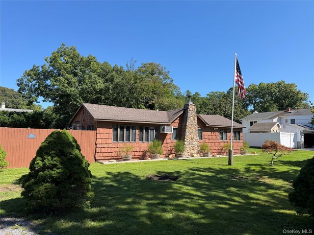 1 Beaver Street, East Patchogue, NY 11772