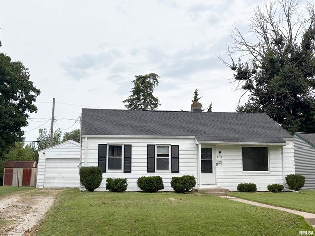 2107 W  Gilbert Ave, Peoria, IL 61604