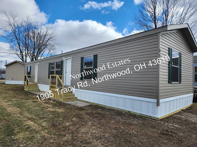 1905 Tracy Rd, Northwood, OH 43619