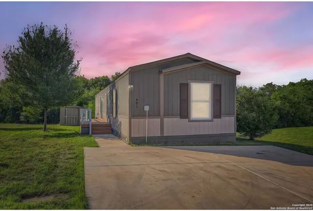 7460 Kitty Hawk Rd #403, Converse, TX 78109