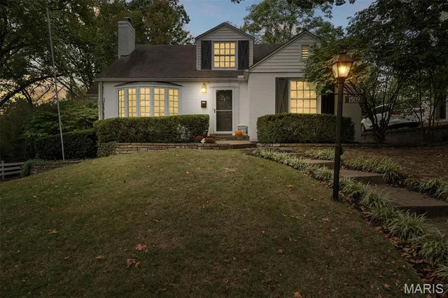 1509 Andrew Dr, Saint Louis, MO 63122