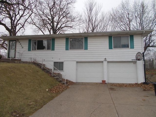 2310 Forest Pkwy, Muscatine, IA 52761
