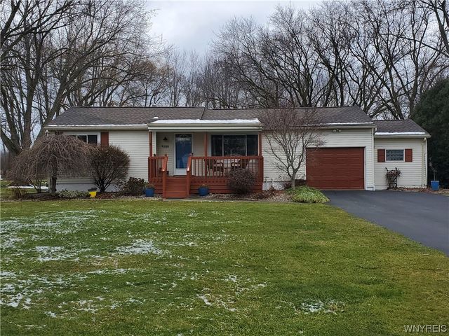 6391 Michelle Dr, Lockport, NY 14094