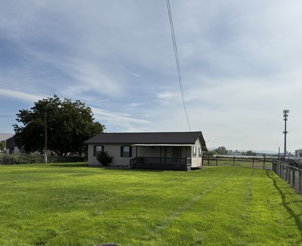 2403 Beaudry Rd, Moxee, WA 98936