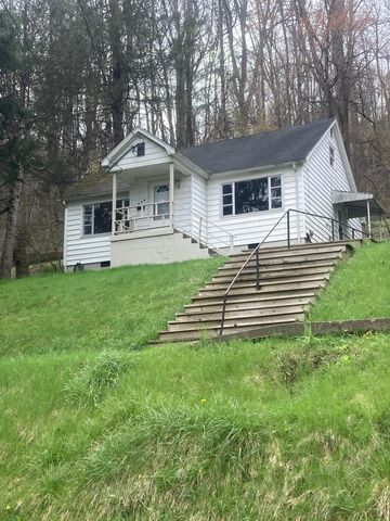 248 Arnold St, Weston, WV 26452