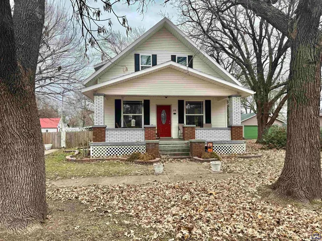 218 Kansas Ave, Paxico, KS 66526