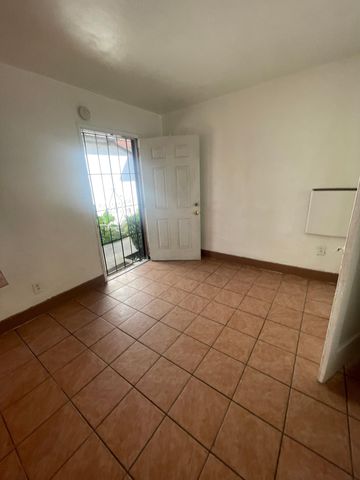 5721 Gage Ave  #2W, Bell Gardens, CA 90201