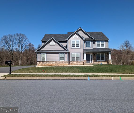 1001 Spinacker Ln, Reading, PA 19605