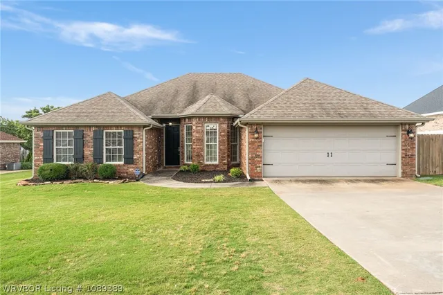 3309 Golf Course Dr, Alma, AR 72921