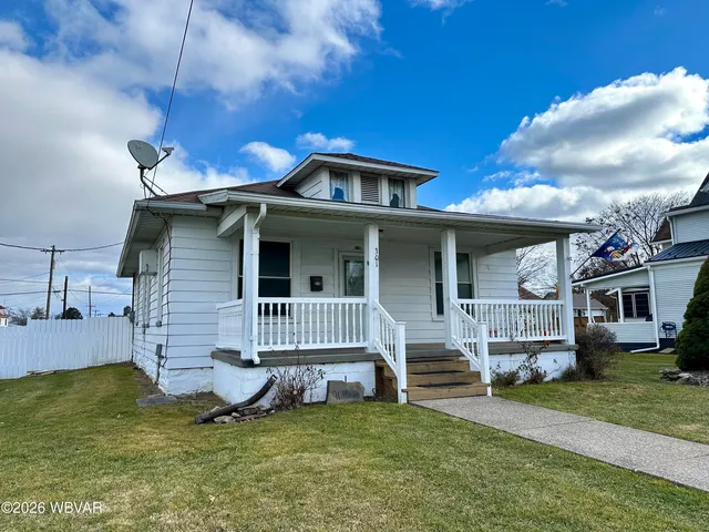 301 Glover St, Jersey Shore, PA 17740
