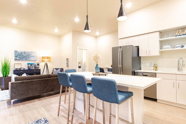 974 E  2100 S #402, Salt Lake City, UT 84106