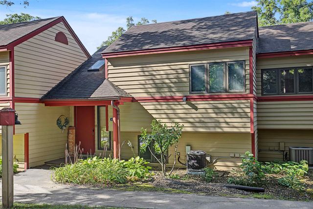 42 Spring Creek Ln, Galena, IL 61036