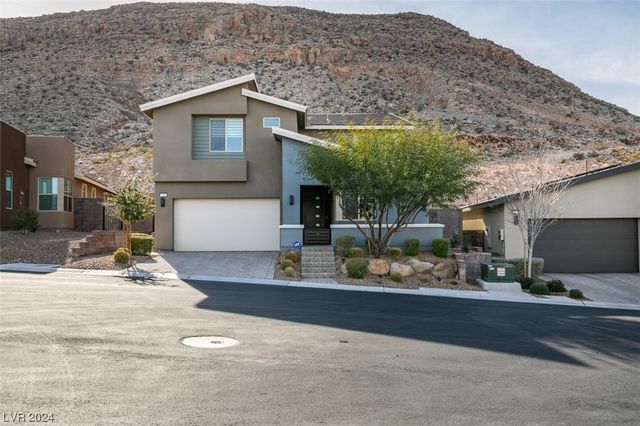 7095 Rising Comet Ct, Spring Valley, NV 89148