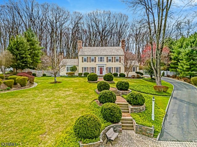 4 Barberry Row, Chester, NJ 07930
