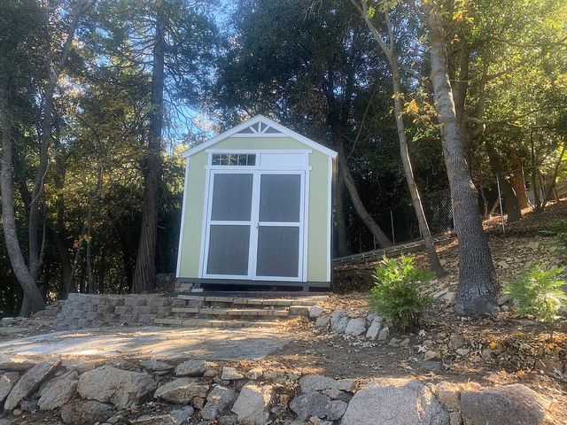 908 Nesthorn Dr, Crestline, CA 92325