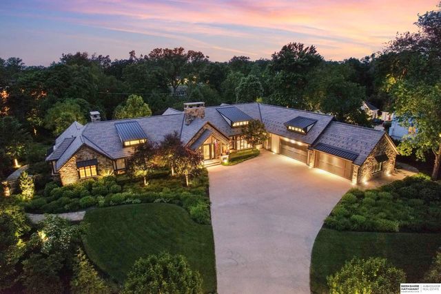 840 Loveland Dr, Omaha, NE 68114