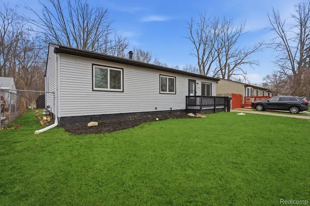 15527 Meadow St, Romulus, MI 48174