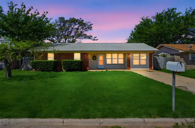 1511 D St, Snyder, OK 73566