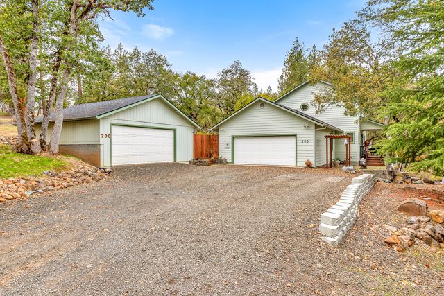 200 Rene Dr, Shady Cove, OR 97539