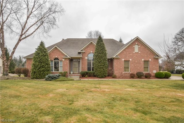 3615 Villa Rosa Dr, Canfield, OH 44406