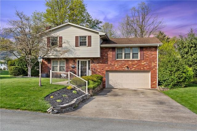 708 Skyline Dr, Youngwood, PA 15697