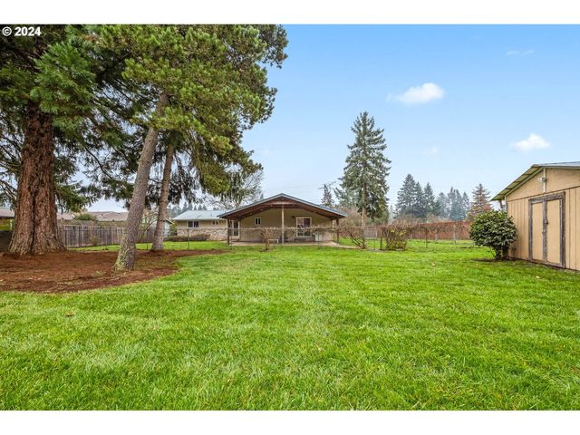 34747 Sunflower Ct, Cottage Grove, OR 97424