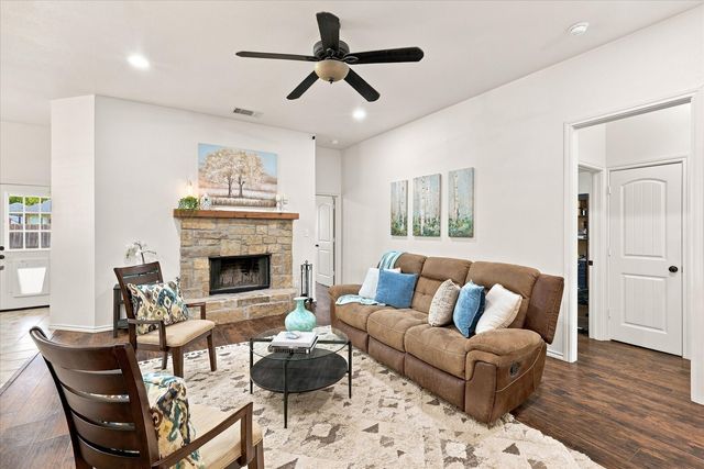 236 Firefly Dr, Springtown, TX 76082