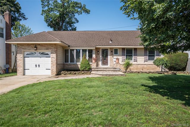 930 W Shelley Road, North Bellmore, NY 11710
