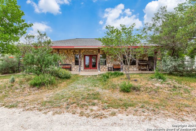 105 Feather Hill Rd, Comfort, TX 78013