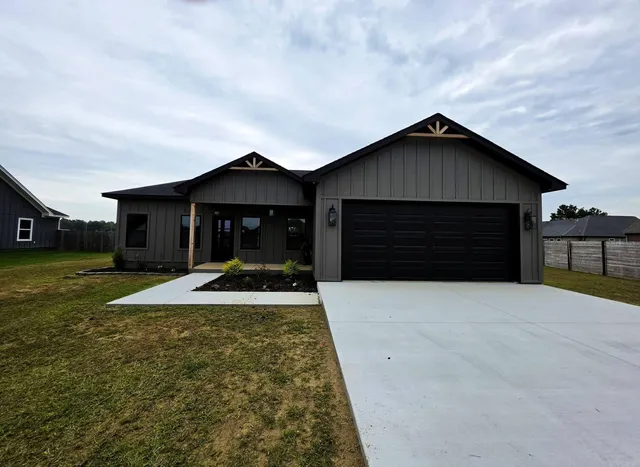 410 Olivia Dr, Newport, AR 72112