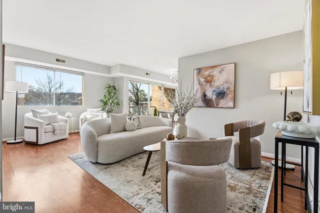 8001 Chanute Pl #12, Falls Church, VA 22042