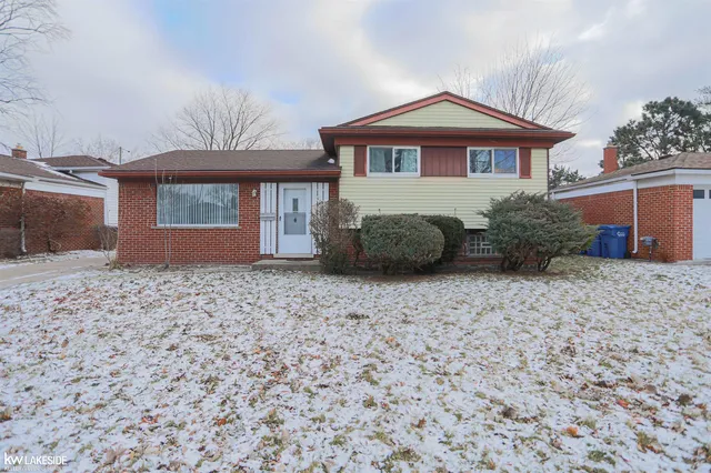29766 Wagner Dr, Warren, MI 48093