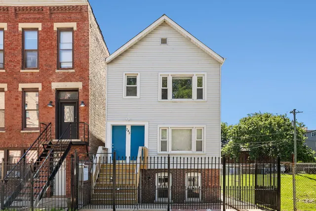 745 N  Throop St, Chicago, IL 60642